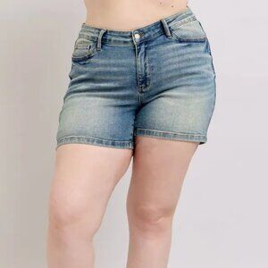 Judy Blue Plus Size V-Front Vintage Wash Shorts